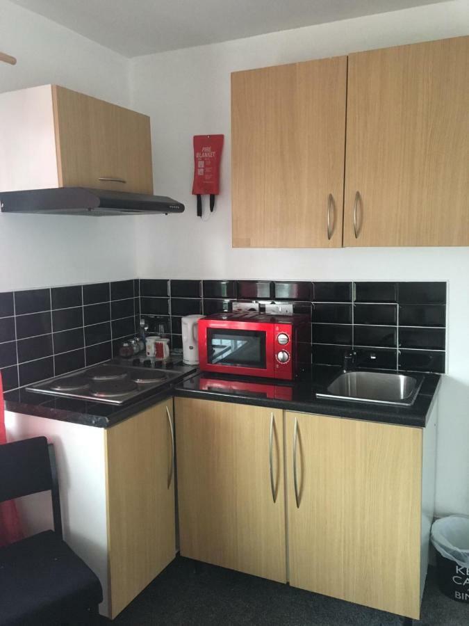 Hatfield Save-Money Rooms - 10Over10 For Price! 외부 사진